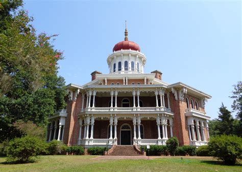 best time to visit natchez.